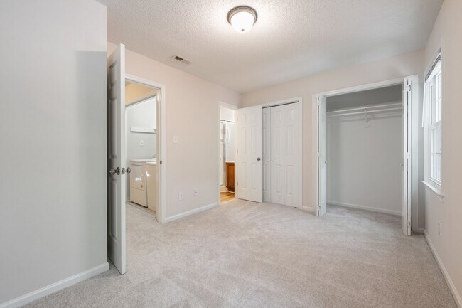 Building Photo - WOW!! Prime location and quite living in Charming 2brd 2.5 bath townhouse