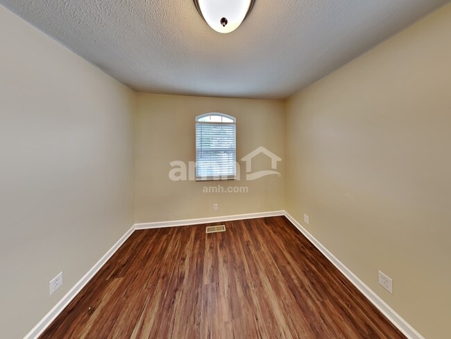 Building Photo - 1212 Wembley Dr