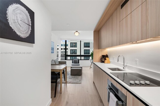 Building Photo - 225 N Miami Ave