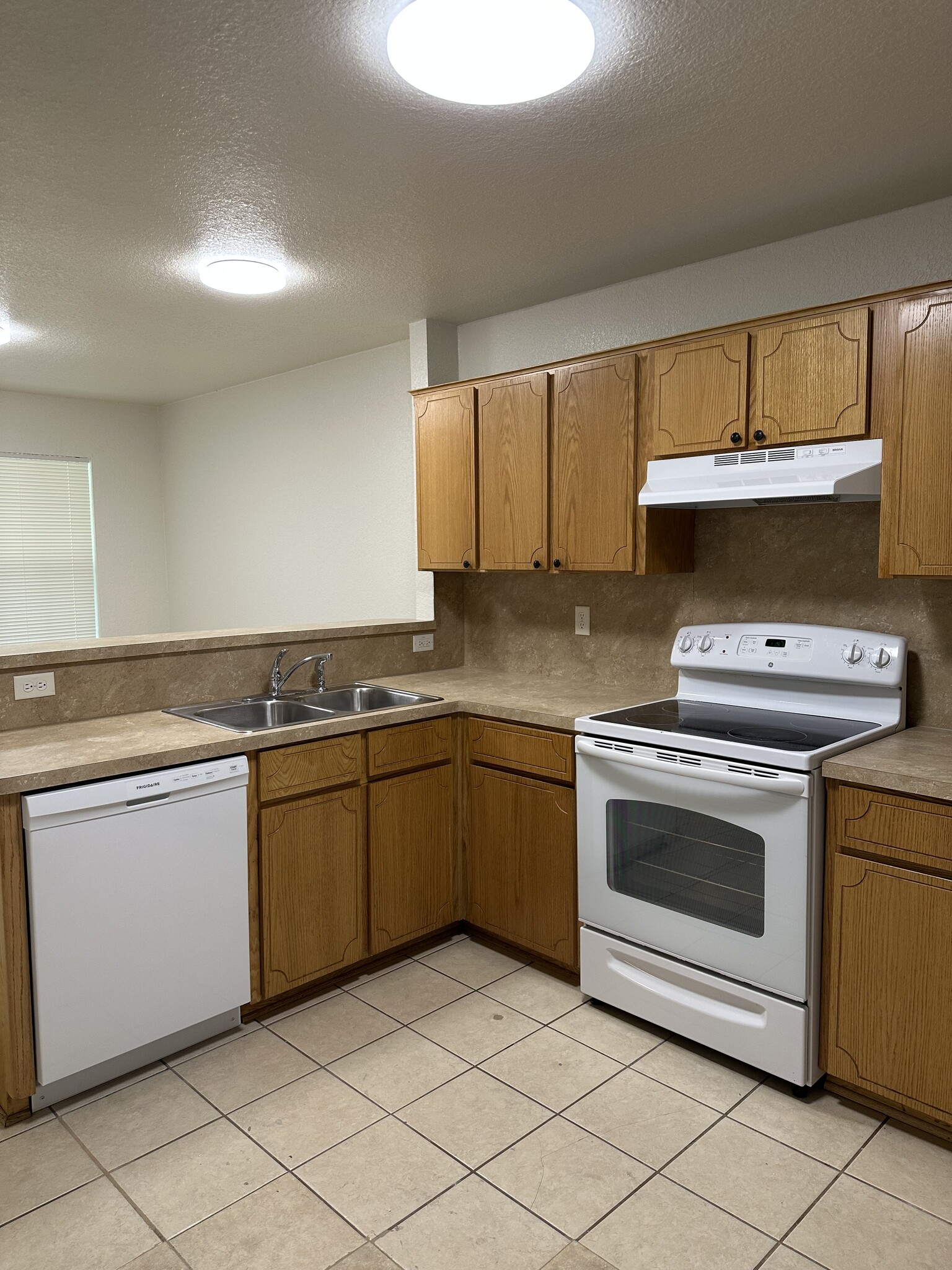 Building Photo - 409 Justin Ln