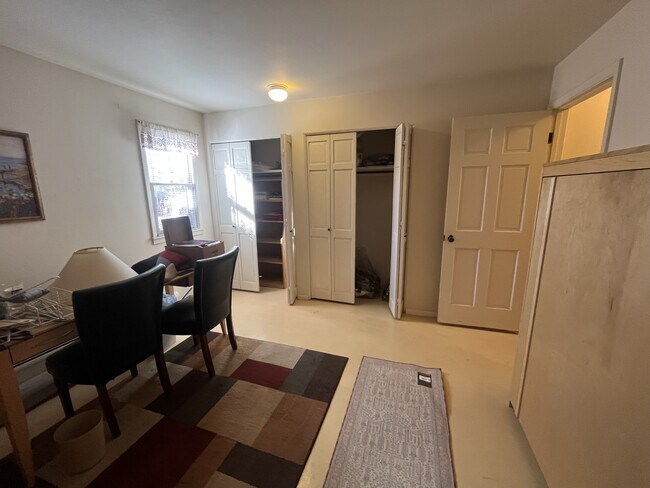 Building Photo - 405 Cam De La Placita