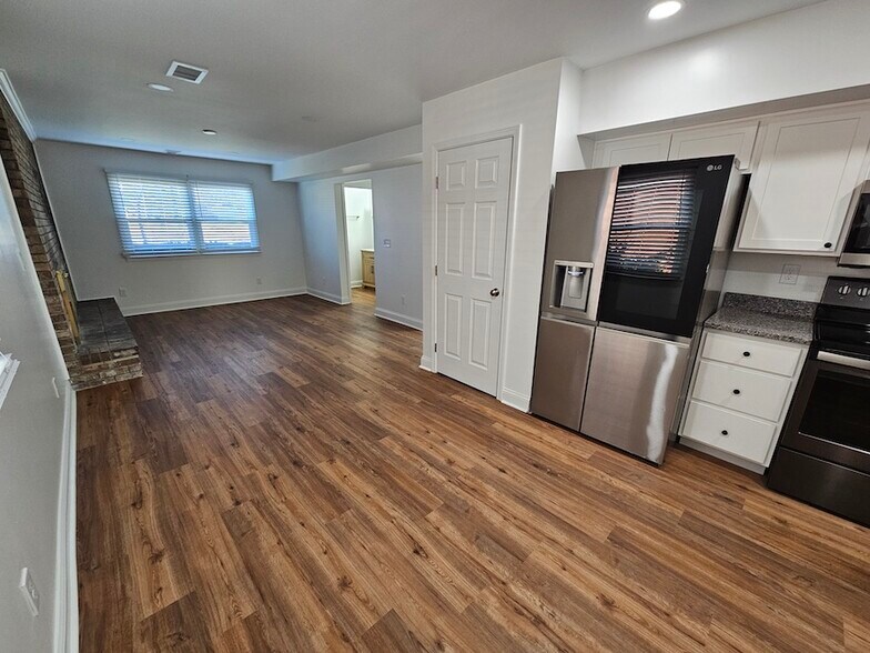 Building Photo - 61 Edwards Ave