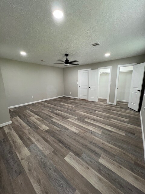 Building Photo - 1205 W Wrenway Ave
