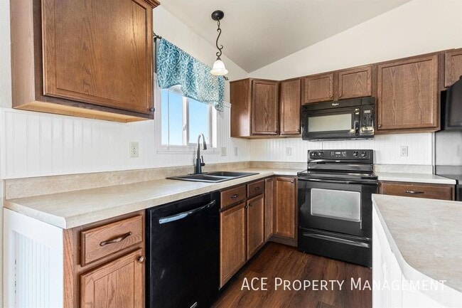Building Photo - 761 Radial Ln