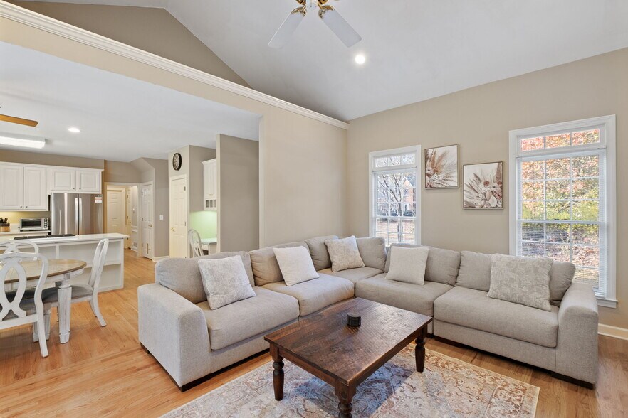 Building Photo - 2293 Camden Dr SW