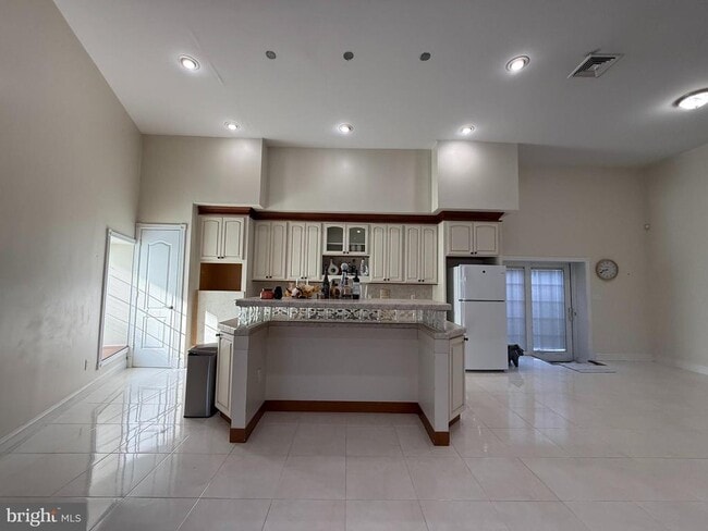 Building Photo - 4 N Pearl St