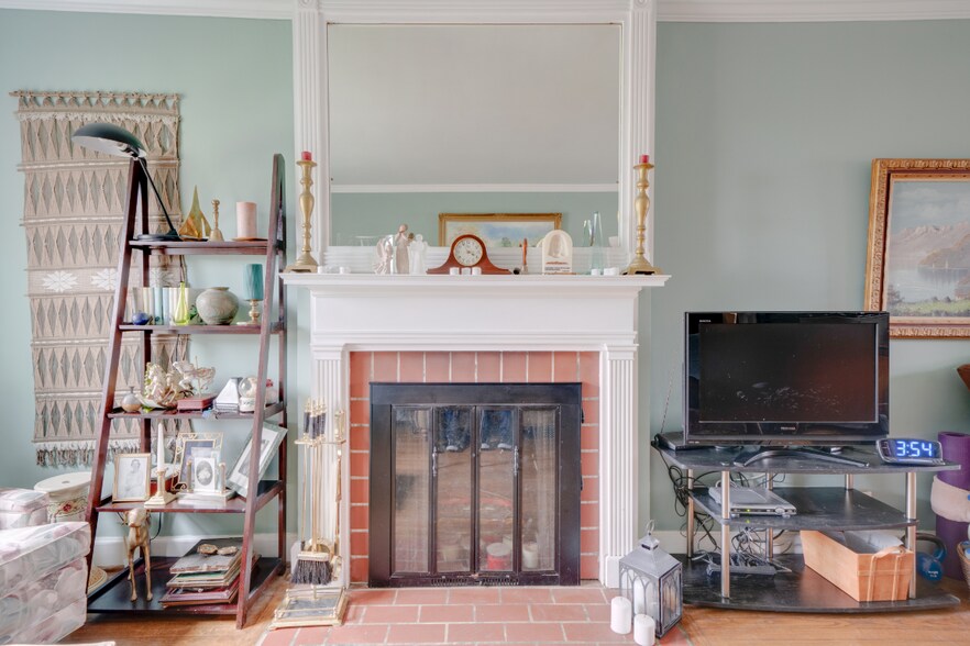 Building Photo - 1001 Grandview Dr