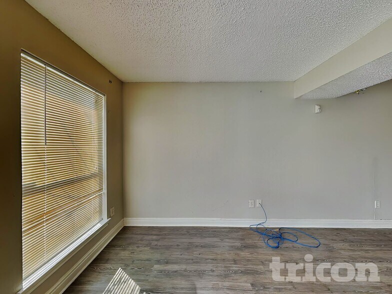 Building Photo - 1506 Briarpath Ln