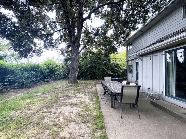Building Photo - 1470 Anderson Ln