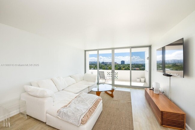 Building Photo - 9101 E Bay Harbor Dr