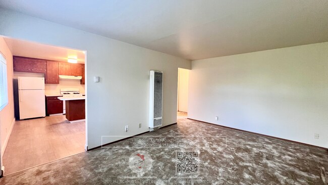 Primary Photo - Spacious top floor 2 bedroom, walking dist...