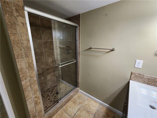 Building Photo - 350 Saddle Bridge Dr