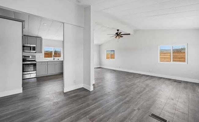 Building Photo - COMING SOON - Newly Remodeled 2 Bedroom 2 ...