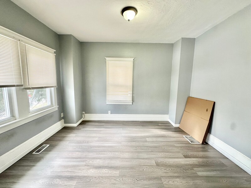 Building Photo - 308 W Almond St