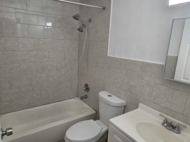 Building Photo - 401 SW 13th Pl