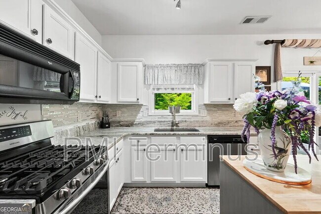 Building Photo - 1914 Lakeshore Overlook Cir NW