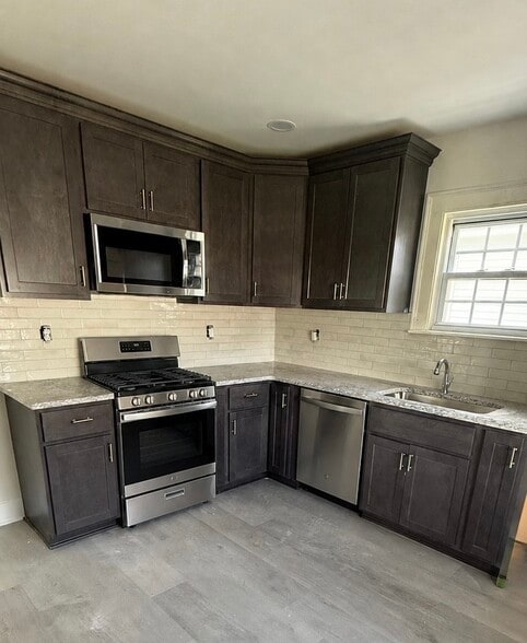 Building Photo - 8520 Munson Ave