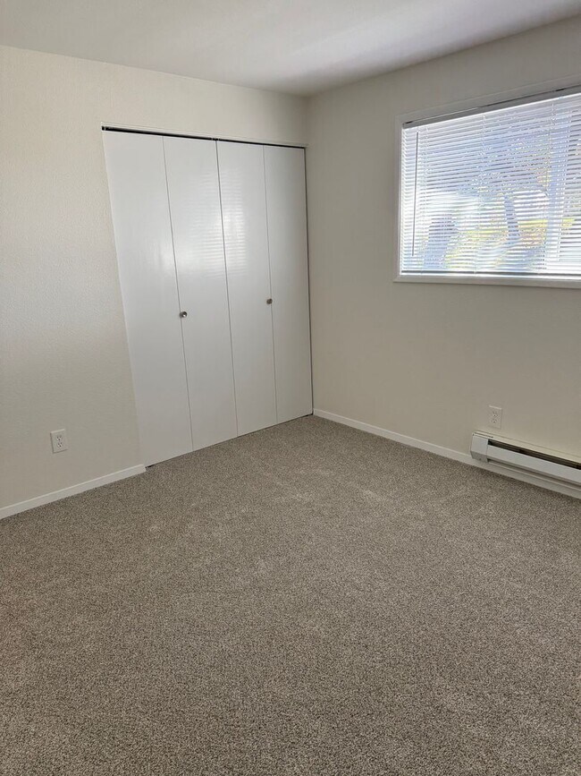 Building Photo - 2425 State St