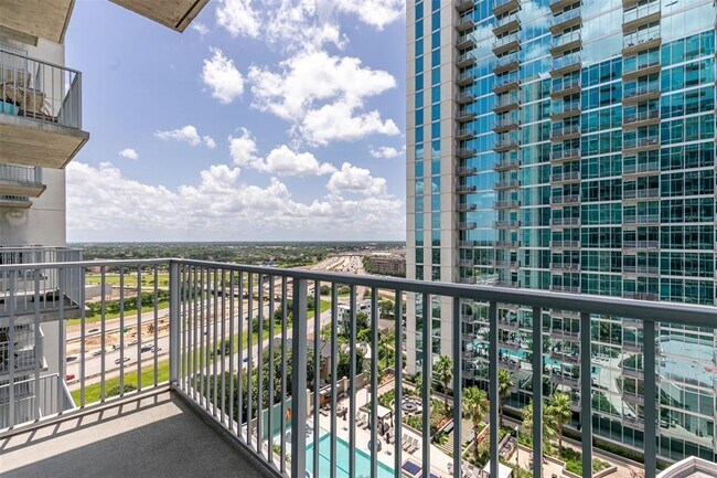 Building Photo - 5925 Almeda Rd
