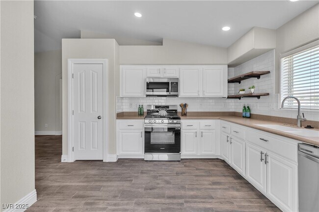 Building Photo - 7820 Milkweed Ct
