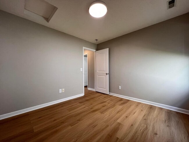 Building Photo - 133 Holly Hock Ln
