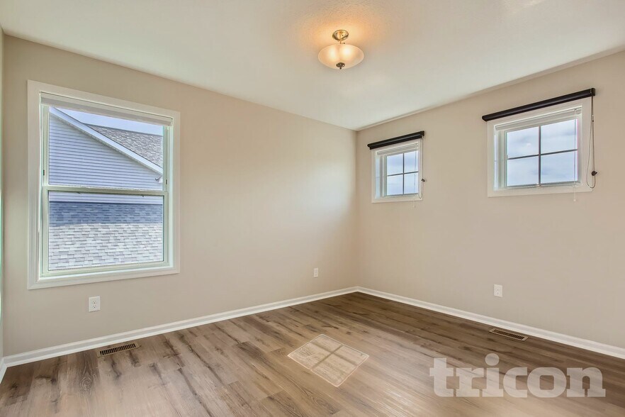 Building Photo - 14264 River Hills Pkwy