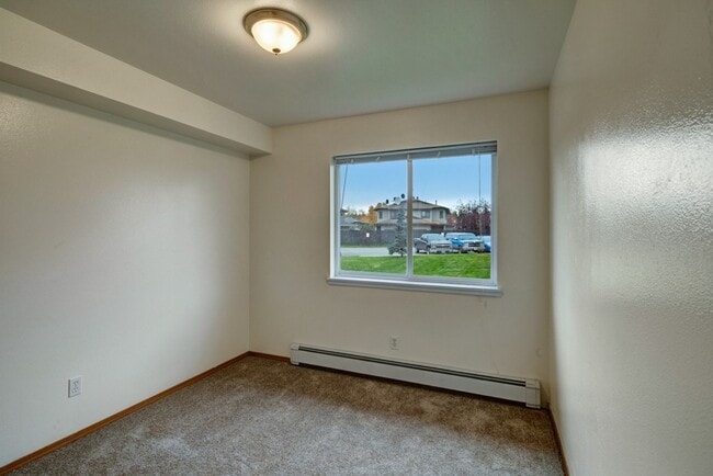 Strawberry Lane Apartments - Bedroom - Strawberry Lane