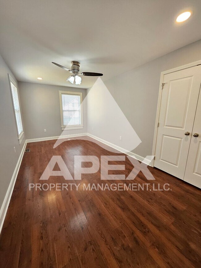 Building Photo - 3411/3413 Harvey Drive