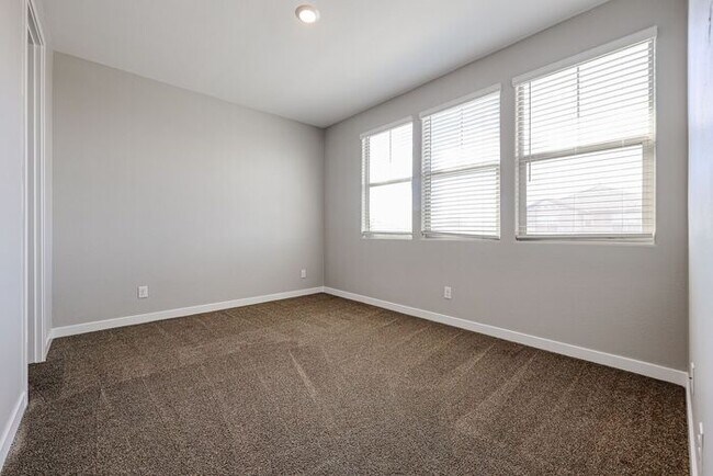 Building Photo - Available August 7th! Gated Community 4 Bedroom 3 Bathroom Home!