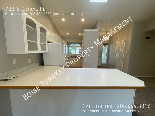 Building Photo - 723 S Coral Pl