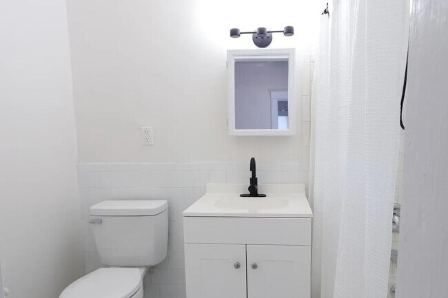 Building Photo - 1529 Madison Ave