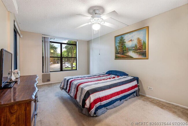 Building Photo - 3680 Inverrary Dr