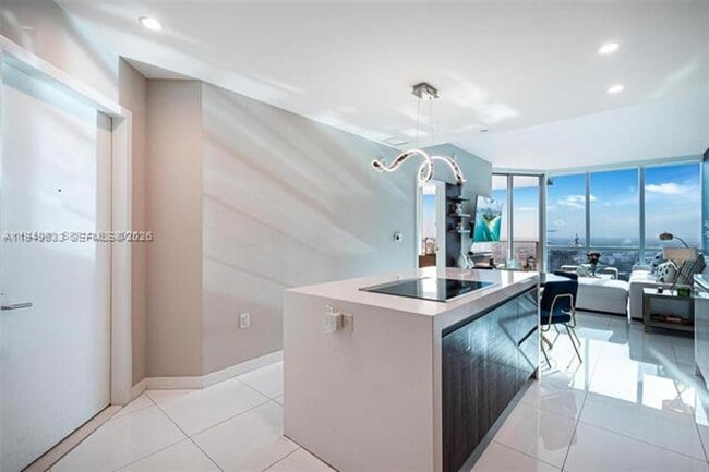 Building Photo - 851 NE 1st Ave