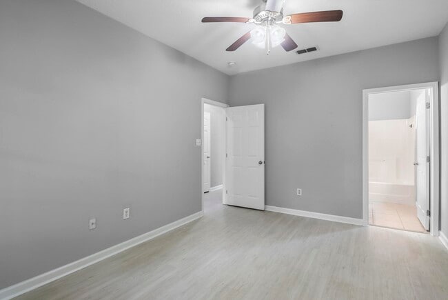 Building Photo - 11517 Acorn Dr