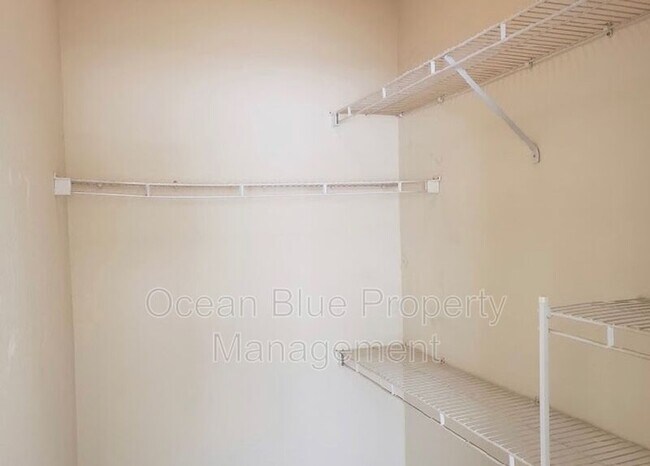 Building Photo - 18001 Richmond Pl Dr