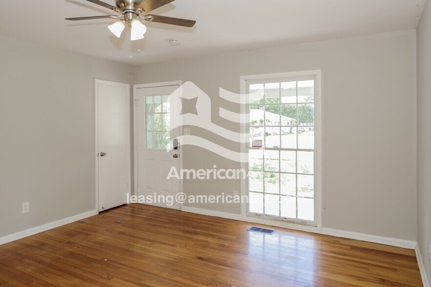 Building Photo - 2232 Harrison St SE