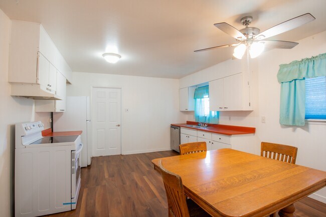 Building Photo - 1633 Stull Dr