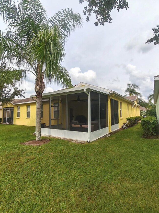 Building Photo - Fully Furnished Townhouse with Water View ...