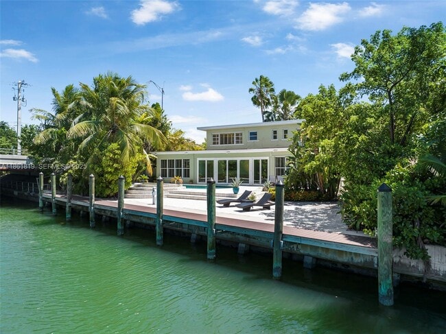 Building Photo - 3180 N Bay Rd