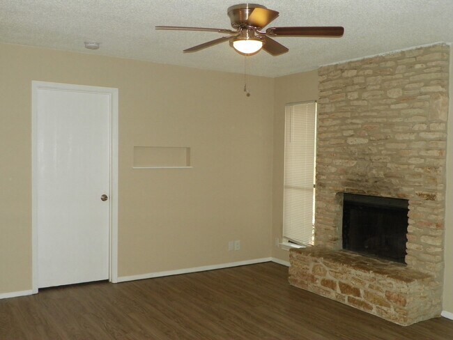 Building Photo - 410.412 Cypress Ln