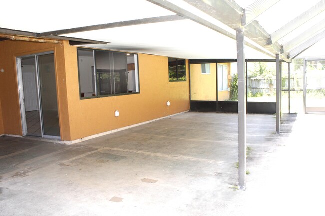 Building Photo - 421 Nogales Ave NE