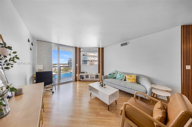 Building Photo - 5880 Collins Ave