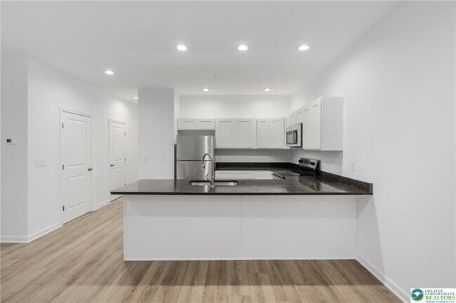 Building Photo - 306 Barber St