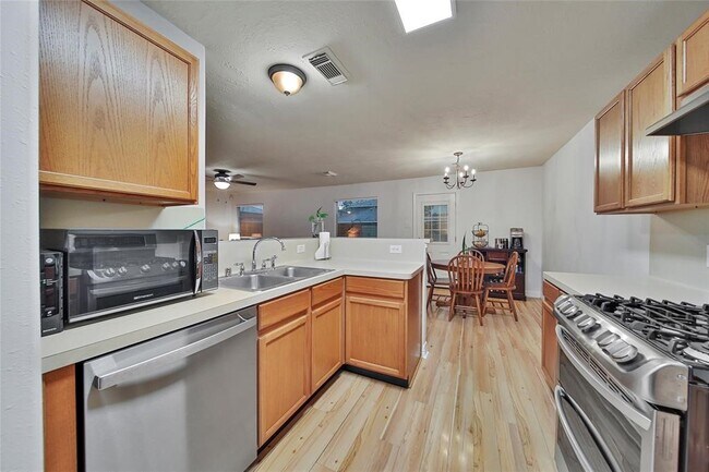 Building Photo - 16923 Lockford Ln