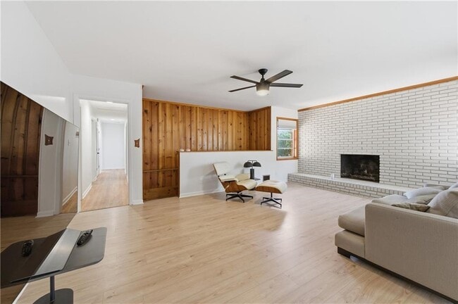 Building Photo - 3457 Springside Dr