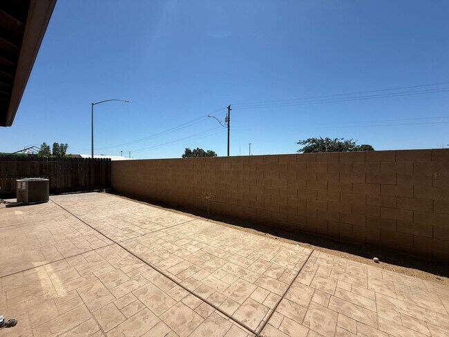 Building Photo - Must See! Fully furnished 3 bedroom, 2 bat...