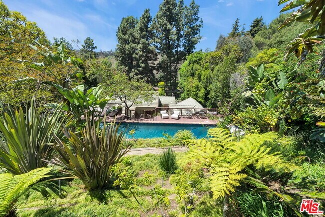 Building Photo - 27 Latimer Rd