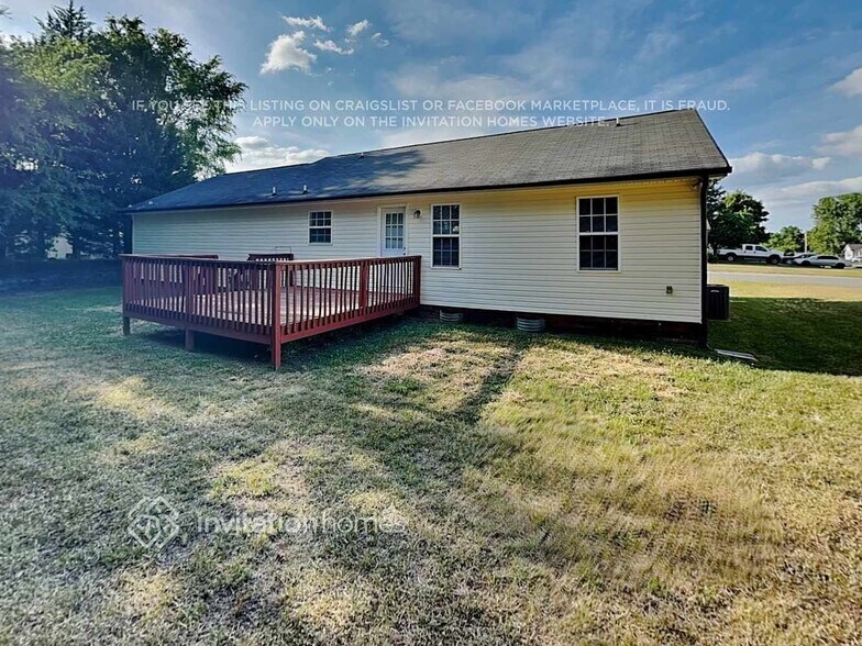 Building Photo - 1039 Loch Lomond Cir