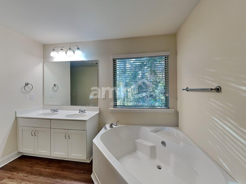 Building Photo - 2535 Beal St