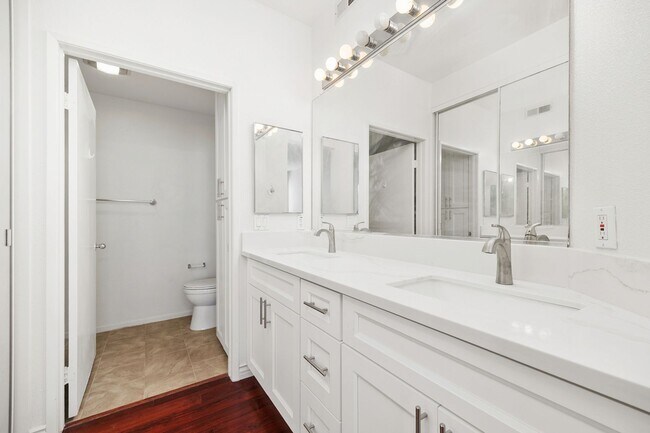 Building Photo - 10728 Sabre Hill Dr